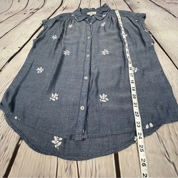 LUCKY BRAND women’s blue soft short sleeve shirt with floral embroidery, size M - Picture 11 of 15